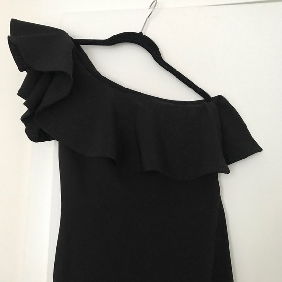 Off the shoulder with ruffles long black - Picture 2 of 3